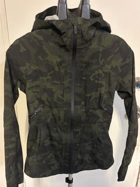 lululemon athletica Women's Green Camo Hooded Utility Jacket
